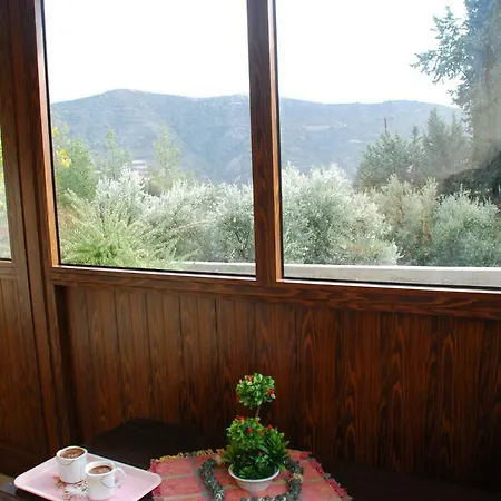 Chatzimike House بيت للعطل *